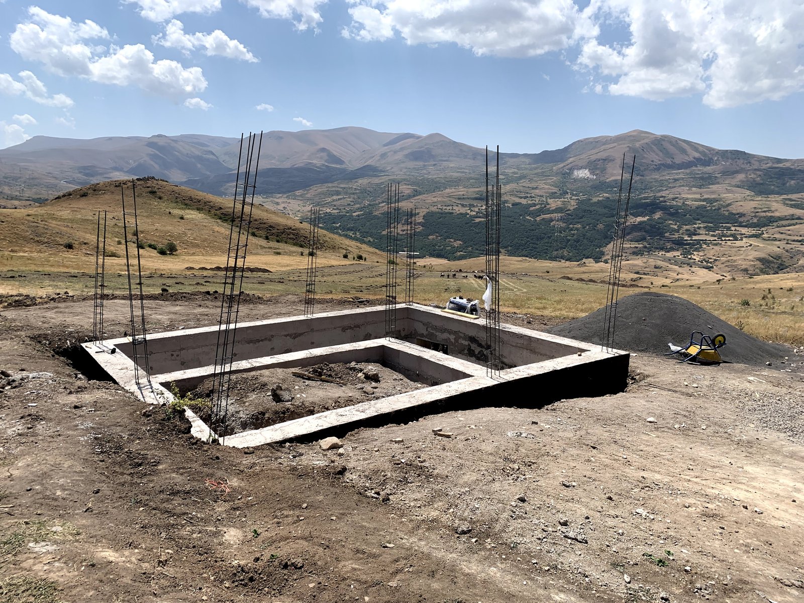 Areg 1 tracker foundations